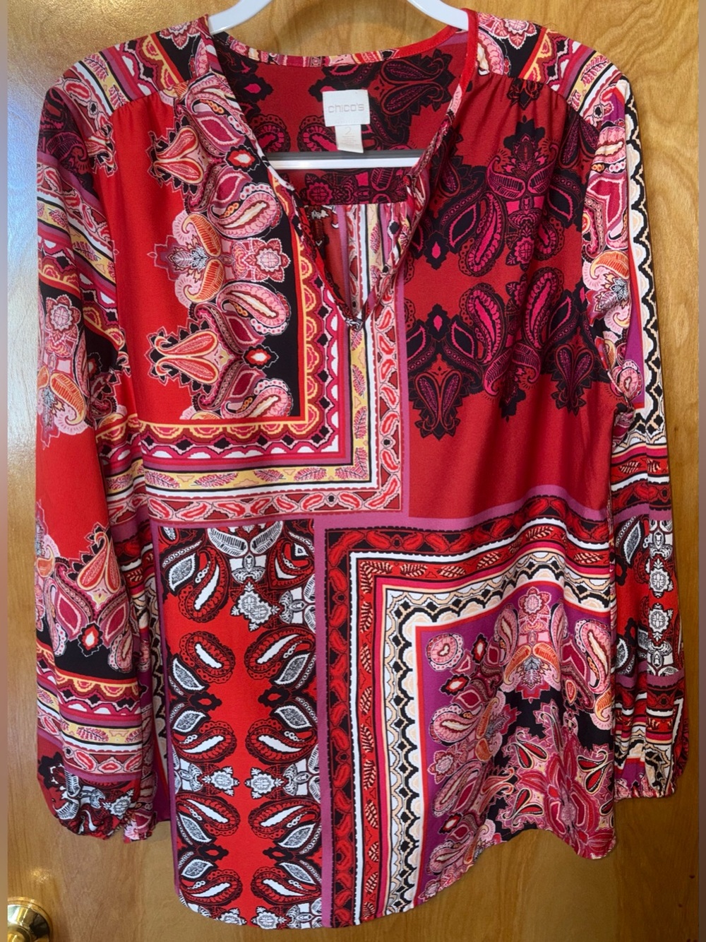 Chico’s red/black paisley print stretch woven v-neck blouse Size 2 Large